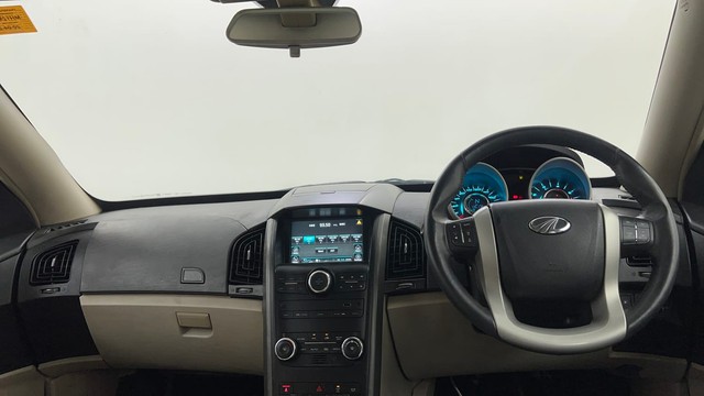 Second-hand 2016 Mahindra XUV500 W9 for sale in Pune-11