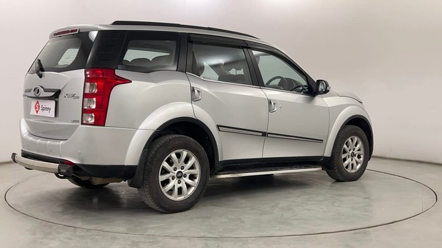 Second-hand 2016 Mahindra XUV500 W9 for sale in Pune-3