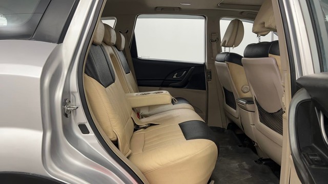 Second-hand 2016 Mahindra XUV500 W9 for sale in Pune-36