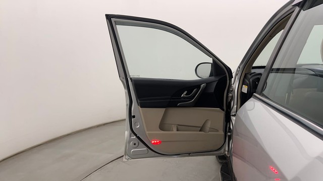 Second-hand 2016 Mahindra XUV500 W9 for sale in Pune-25