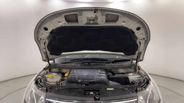 Second-hand 2016 Mahindra XUV500 W9 for sale in Pune-8