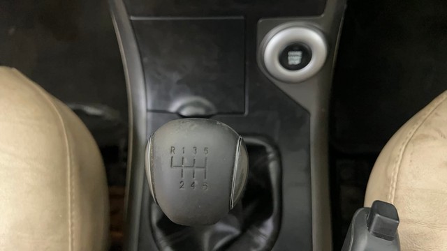 Second-hand 2016 Mahindra XUV500 W9 for sale in Pune-12