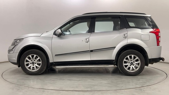 Second-hand 2016 Mahindra XUV500 W9 for sale in Pune-6