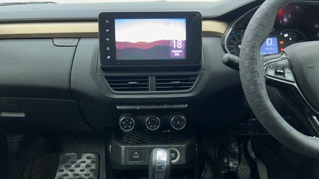 Second-hand 2021 Renault Kiger RXT AMT for sale in Ahmedabad-23