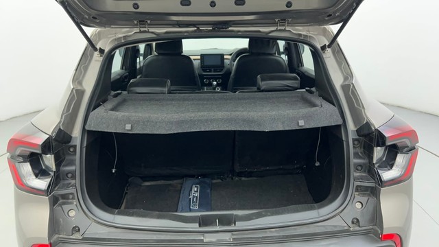 Second-hand 2021 Renault Kiger RXT AMT for sale in Ahmedabad-9