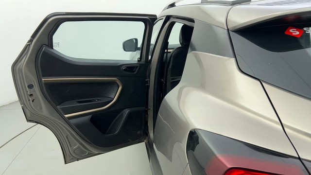 Second-hand 2021 Renault Kiger RXT AMT for sale in Ahmedabad-28