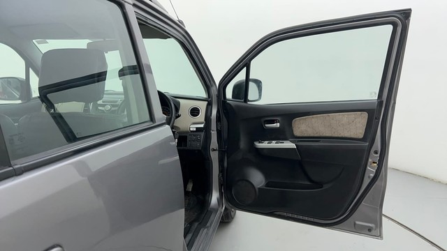 Second-hand 2014 Maruti Suzuki Wagon R VXI for sale in Ahmedabad-16