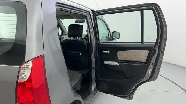 Second-hand 2014 Maruti Suzuki Wagon R VXI for sale in Ahmedabad-33