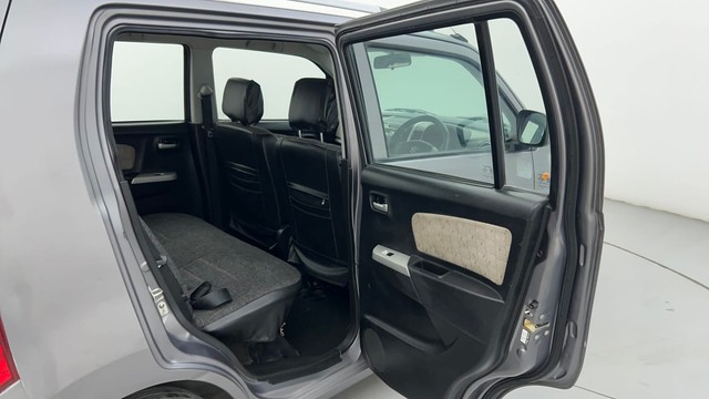 Second-hand 2014 Maruti Suzuki Wagon R VXI for sale in Ahmedabad-36