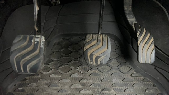 Second-hand 2016 Renault KWID 1.0 RXT Opt for sale in Ahmedabad-14