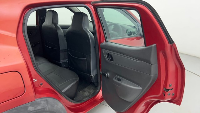 Second-hand 2016 Renault KWID 1.0 RXT Opt for sale in Ahmedabad-33