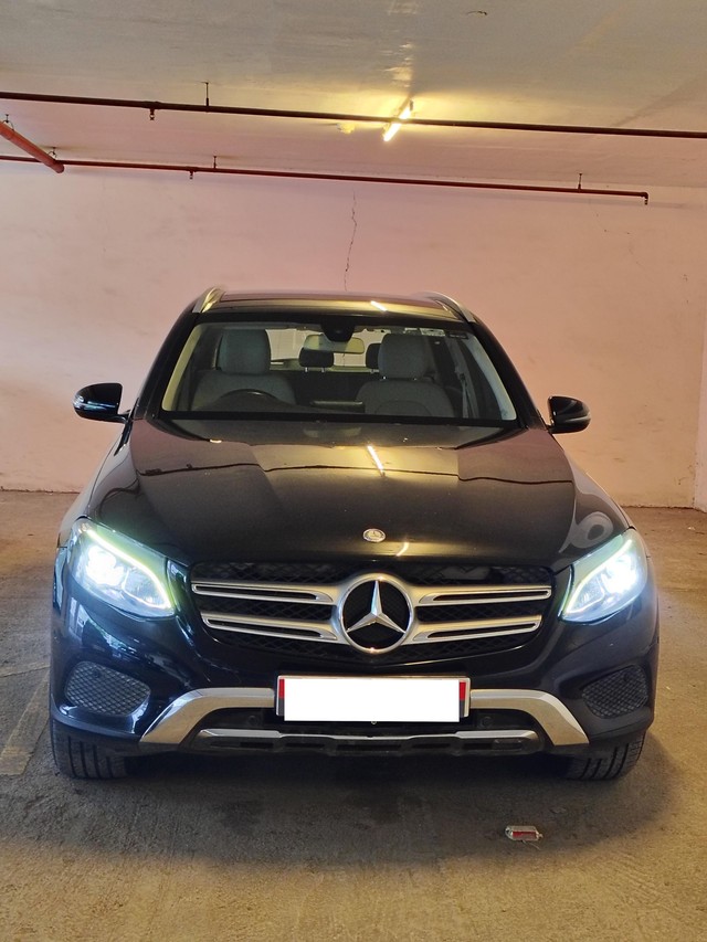 Second-hand 2017 Mercedes-Benz GLC 220d 4MATIC Style for sale in Mumbai-4