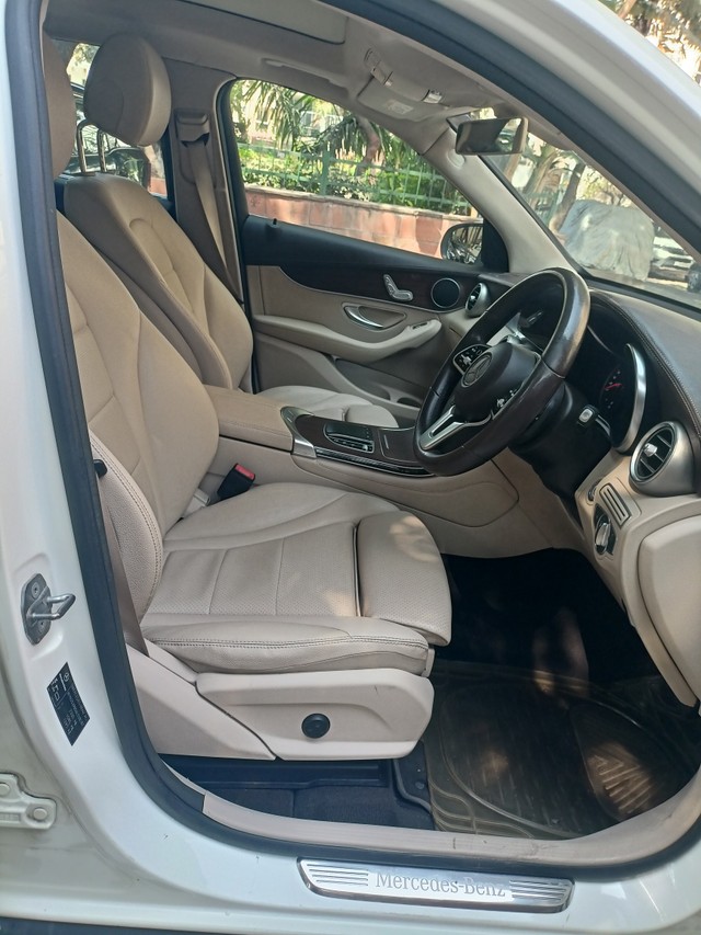 Second-hand 2020 Mercedes-Benz GLC 200 for sale in New Delhi-15