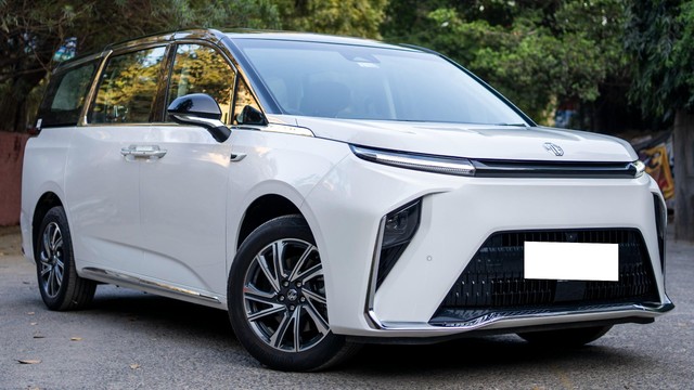 Second-hand 2025 MG M9 Presidential Limo for sale in New Delhi-14