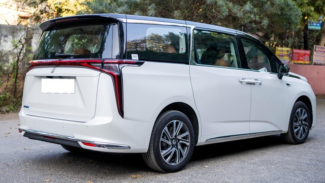 Second-hand 2025 MG M9 Presidential Limo for sale in New Delhi-1