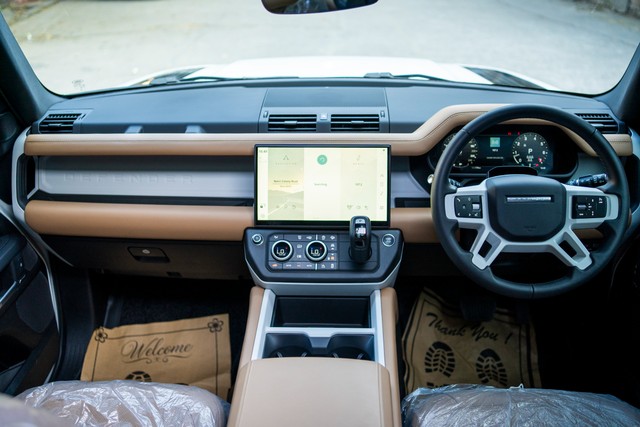 Second-hand 2026 Land Rover Defender 2.0 l Petrol 110 X-Dynamic HSE for sale in New Delhi-4