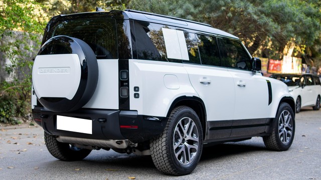 Second-hand 2026 Land Rover Defender 2.0 l Petrol 110 X-Dynamic HSE for sale in New Delhi-5