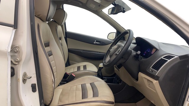 Second-hand 2013 Hyundai i20 Asta 1.4 CRDi for sale in Hyderabad-26