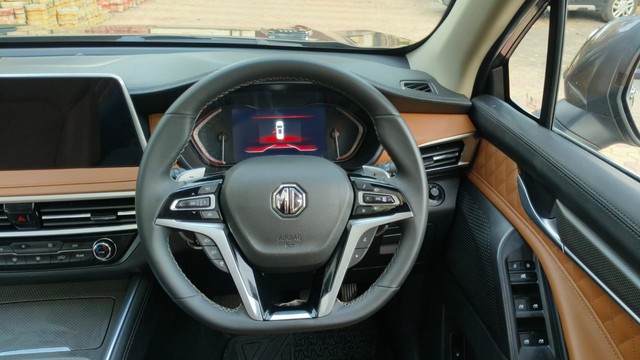 Second-hand 2024 MG Gloster Savvy 4x2 7Str for sale in Mumbai-13