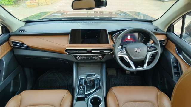 Second-hand 2024 MG Gloster Savvy 4x2 7Str for sale in Mumbai-9