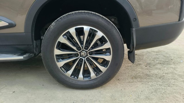 Second-hand 2024 MG Gloster Savvy 4x2 7Str for sale in Mumbai-14