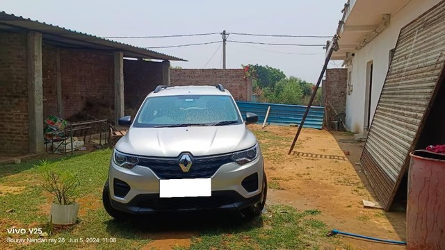 Second-hand 2024 Renault Triber RXE for sale in Giridih-2