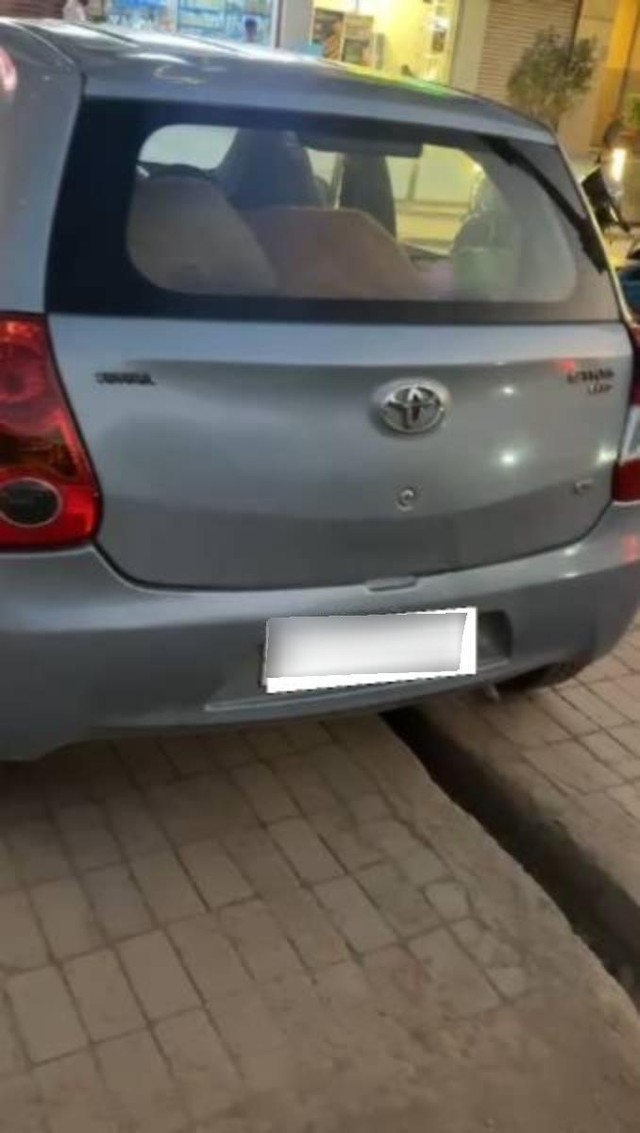 Second-hand 2011 Toyota Etios Liva G for sale in Greater Noida-4