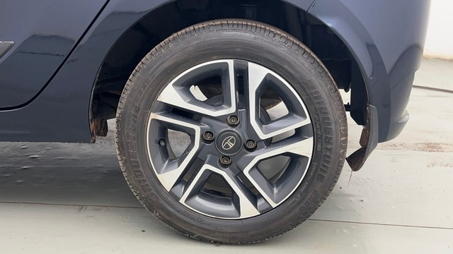 Second-hand 2022 Tata Tiago XZ Plus for sale in Kolkata-19