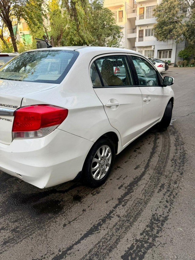 Second-hand 2013 Honda Amaze VX i-Vtech for sale in Bhopal-5