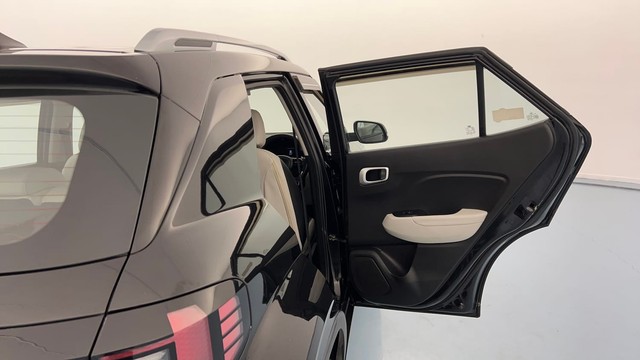 Second-hand 2023 Hyundai Venue SX Opt Turbo DCT for sale in Lucknow-23