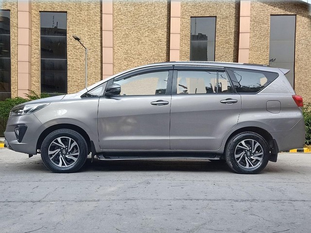 Second-hand 2022 Toyota Innova Crysta 2.7 GX 7 STR for sale in New Delhi-2