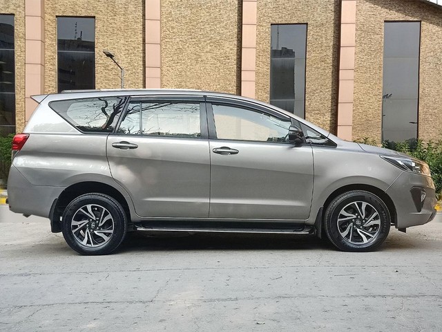 Second-hand 2022 Toyota Innova Crysta 2.7 GX 7 STR for sale in New Delhi-1
