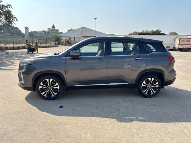 Second-hand 2022 MG Hector Plus Sharp Diesel MT for sale in Lucknow-3
