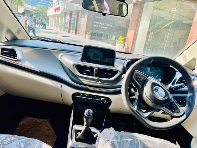 Second-hand 2024 Tata Altroz XT for sale in Faridabad-7