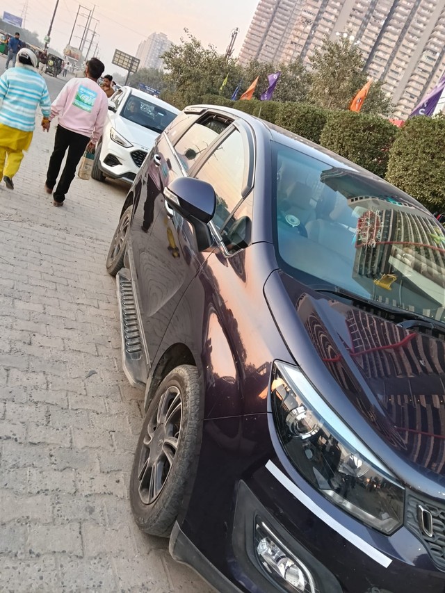 Second-hand 2019 Mahindra Marazzo M6 for sale in Noida-2