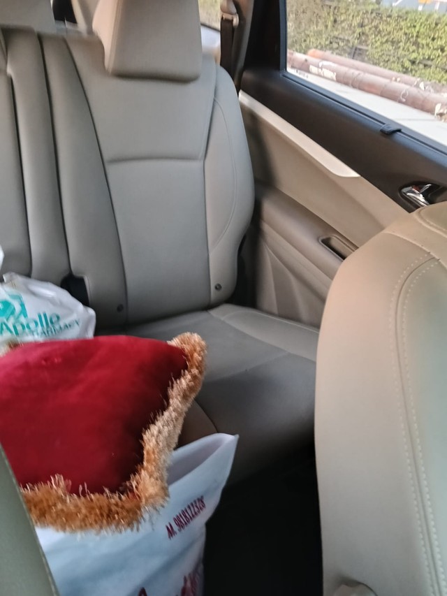 Second-hand 2019 Mahindra Marazzo M6 for sale in Noida-3