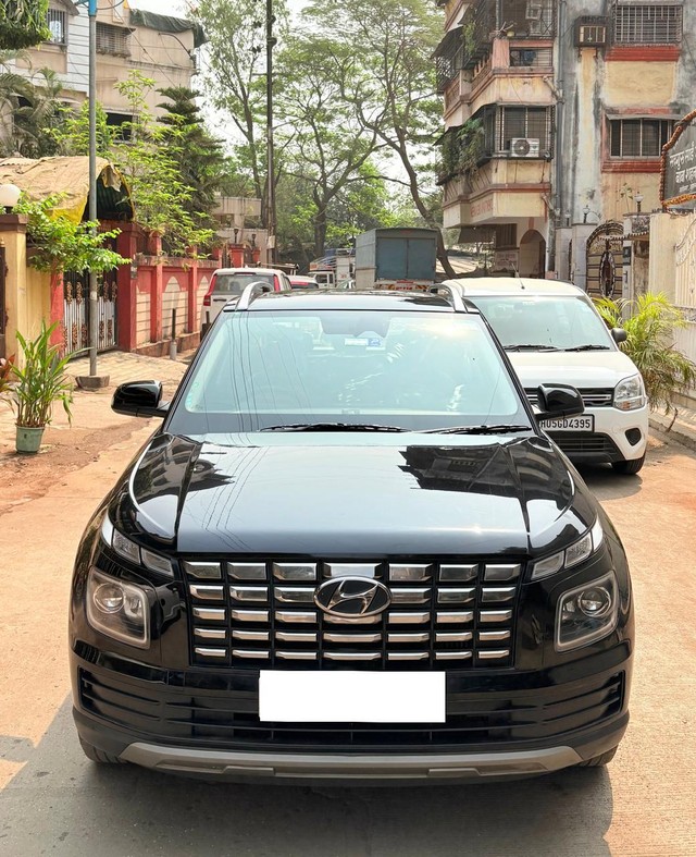 Second-hand 2023 Hyundai Venue S Opt Turbo DCT for sale in Thane-3