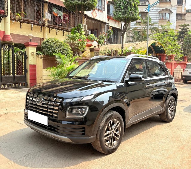 Second-hand 2023 Hyundai Venue S Opt Turbo DCT for sale in Thane-2