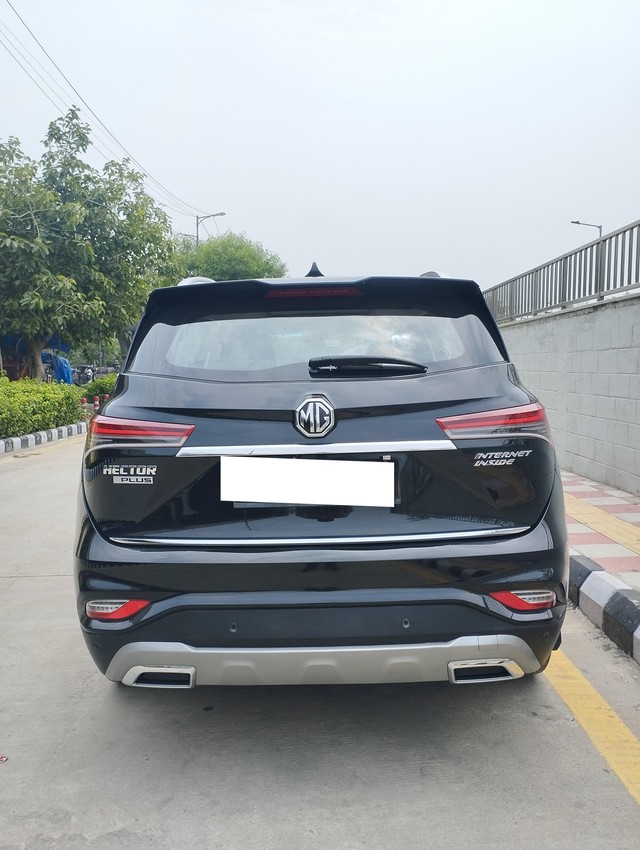 Second-hand 2023 MG Hector Plus Sharp CVT for sale in New Delhi-2