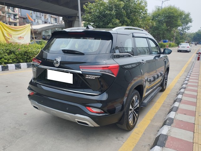 Second-hand 2023 MG Hector Plus Sharp CVT for sale in New Delhi-8
