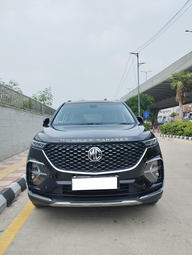 Second-hand 2023 MG Hector Plus Sharp CVT for sale in New Delhi-9