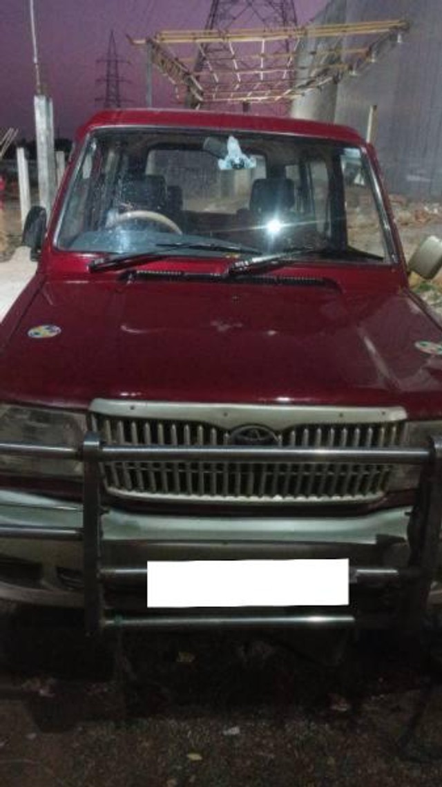 Second-hand 2004 Toyota Qualis RST for sale in Katni-1