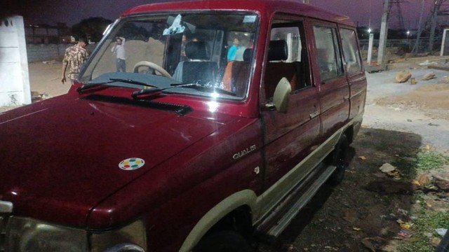 Second-hand 2004 Toyota Qualis RST for sale in Katni-3