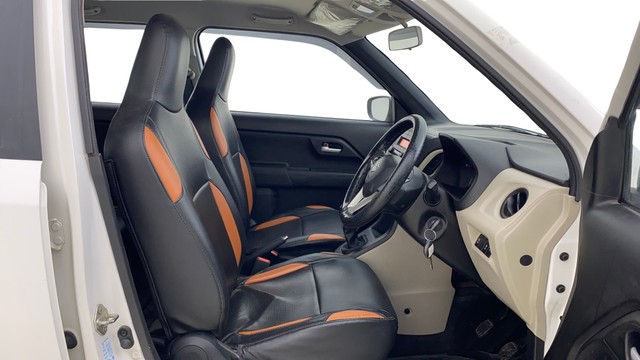 Second-hand 2023 Maruti Suzuki Wagon R ZXI for sale in Ahmedabad-15