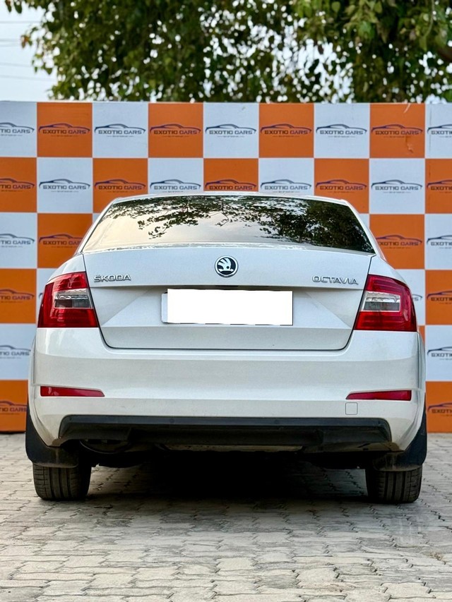 Skoda Octavia Elegance 2.0 TDI AT Second-hand 2014 Skoda Octavia Elegance 2.0 TDI AT for sale in Chennai-1