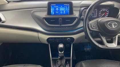 Second-hand 2022 Tata Altroz XZA DCT BSVI for sale in Ahmedabad