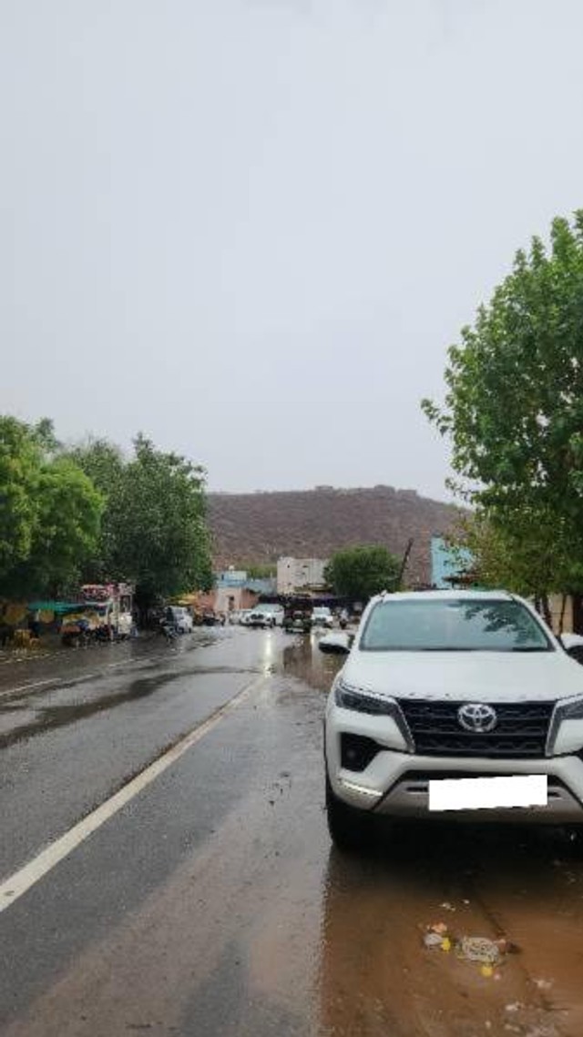 Second-hand 2023 Toyota Fortuner 4X2 Diesel for sale in Mirzapur-4