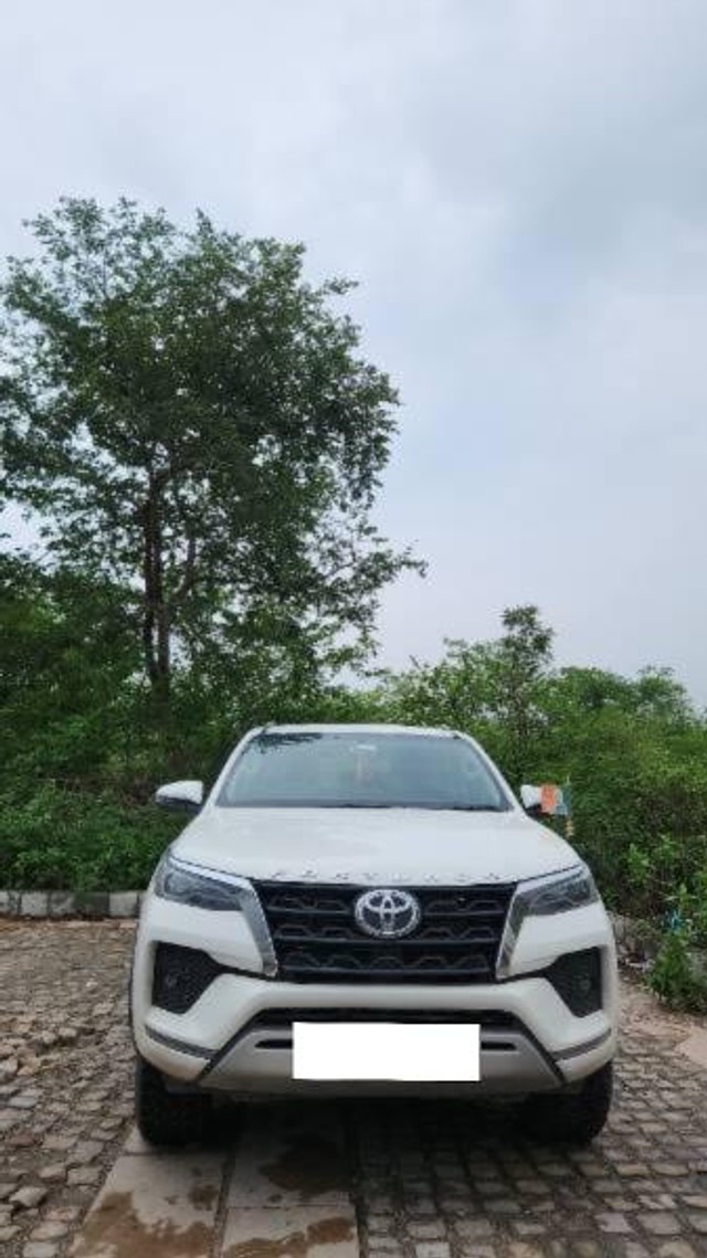 Second-hand 2023 Toyota Fortuner 4X2 Diesel for sale in Mirzapur-3