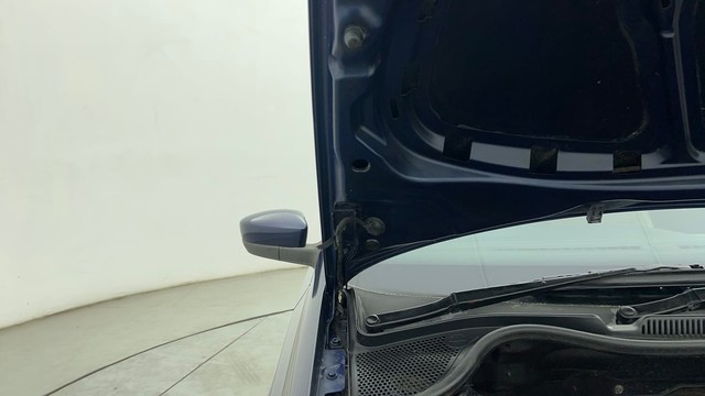 Second-hand 2013 Volkswagen Polo Petrol Highline 1.2L for sale in Chennai-33