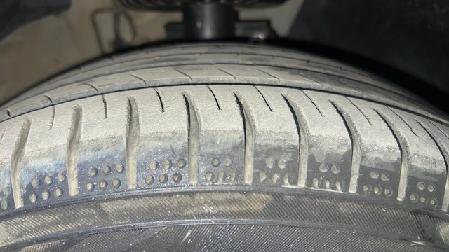 Second-hand 2013 Volkswagen Polo Petrol Highline 1.2L for sale in Chennai-30